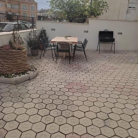 Apartment Dora-100M From The Central Beach Makarska Exteriör bild