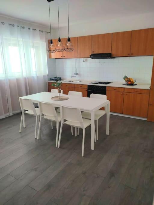 Apartment Dora-100M From The Central Beach Makarska Exteriör bild