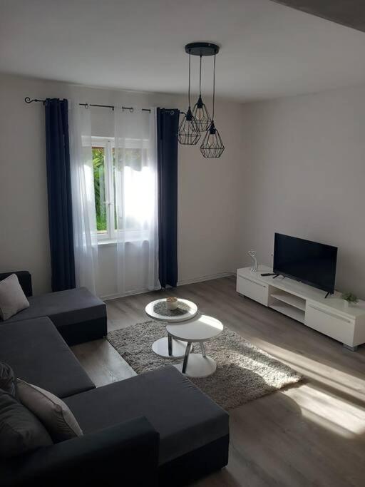 Apartment Dora-100M From The Central Beach Makarska Exteriör bild