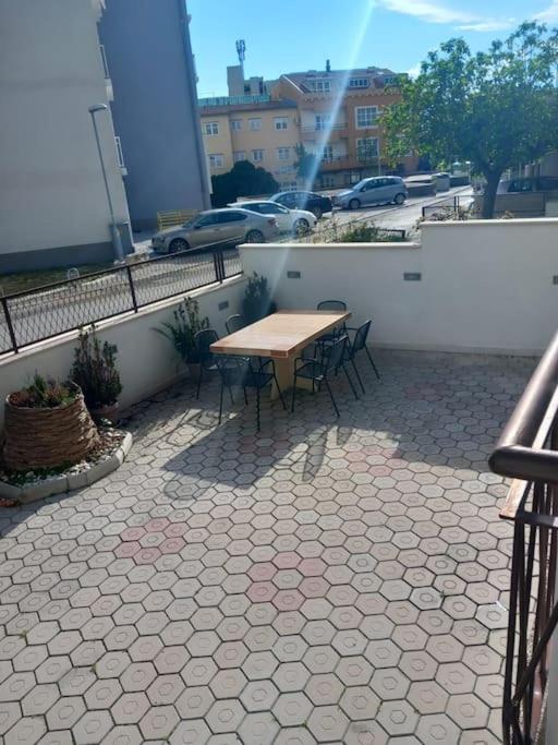 Apartment Dora-100M From The Central Beach Makarska Exteriör bild