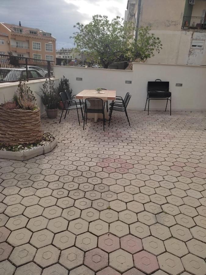 Apartment Dora-100M From The Central Beach Makarska Exteriör bild