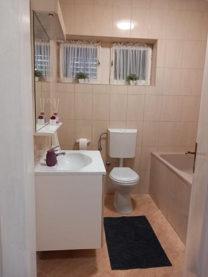 Apartment Dora-100M From The Central Beach Makarska Exteriör bild
