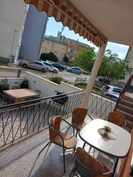 Apartment Dora-100M From The Central Beach Makarska Exteriör bild